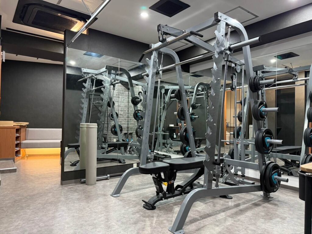 月島・佃のパーソナルビューティージムに設置されたトレーニングマシン1箇所目の全景